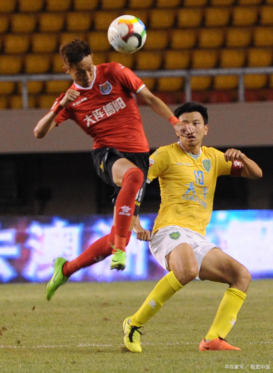 关于肉搏激战：中超球员斗志昂扬，场上争夺激烈的信息
